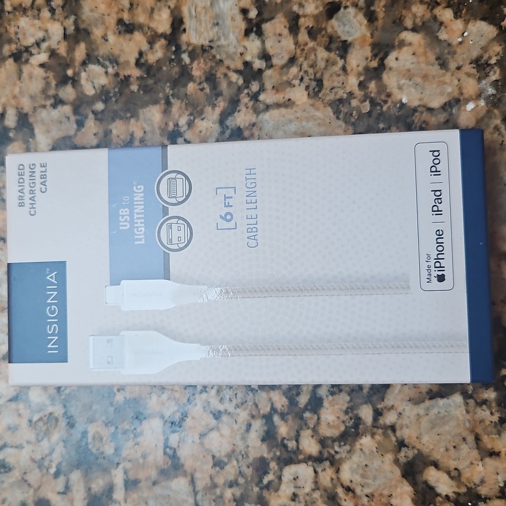Insignia Braided Charging Cable 6ft